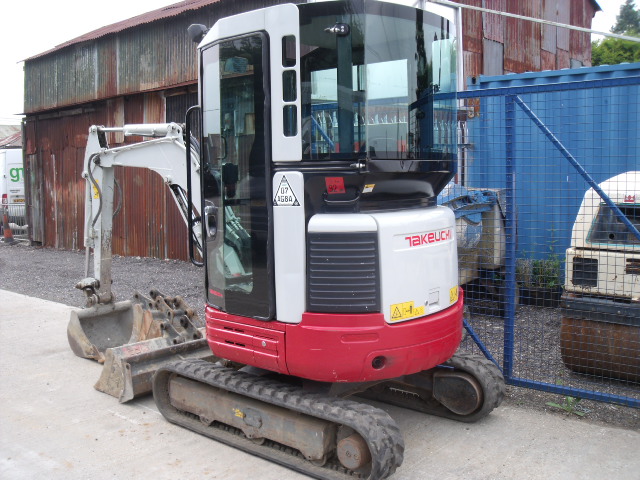 Takeuchi TB23R 2013 minikotrógép (2).jpg